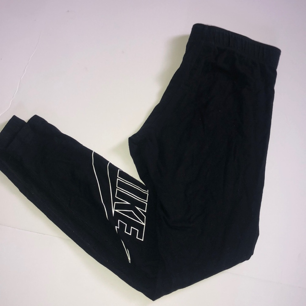 Black Nike leggings